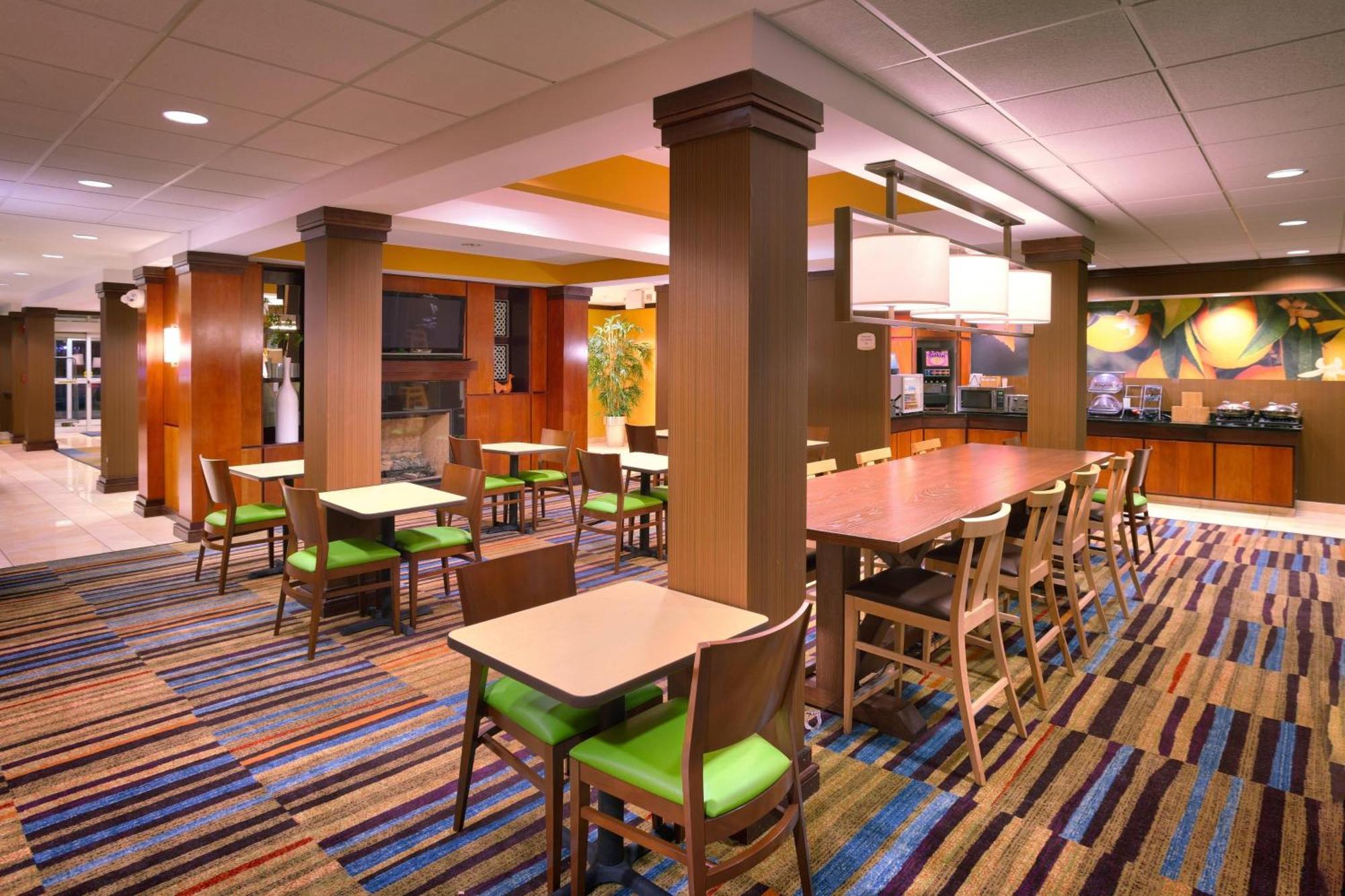 Fairfield Inn & Suites By Marriott Джиллетт Экстерьер фото